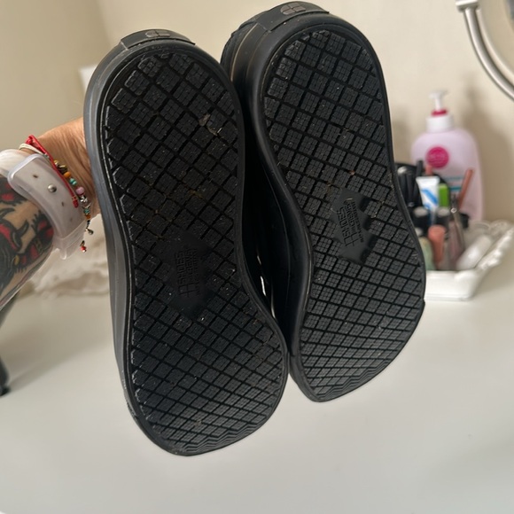 Shoes For Crews Delray Canvas Non-Slip Sneakers - Picture 5 of 5